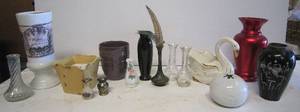 lot 787 image: Vases
