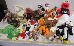 lot 794 image: Stuffed animals