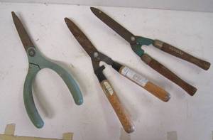 lot 819 image: 3 Sets of Hedge Trimmers