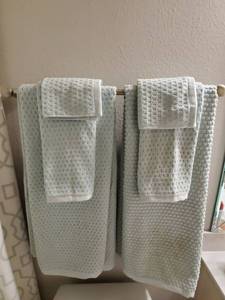 lot 4 image: Mint Green Cotton Towels