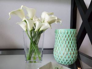 lot 26 image: Glass Vase with Faux Calla Lillies & Candle