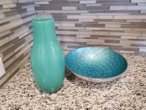 lot 40 image: Aqua Vase & Metal Bowl