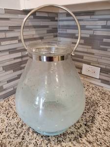lot 41 image: Metal & Glass Lantern