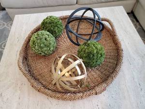 lot 62 image: Wicker Tray with Decorative Balls