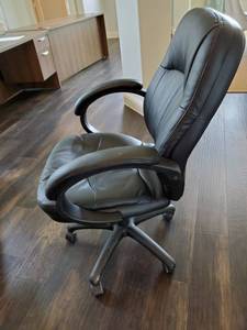 lot 83 image: Faux Leather Office Chair