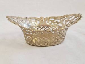 lot 3 image: Lattice Nut Dishes, Vintage