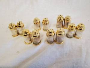 lot 5 image: Six Sets of Salt & Pepper Shakers, Vintage