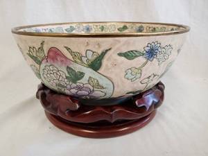 lot 6 image: Decorative Chinese Bowl on Wooden Stand, Vintage
