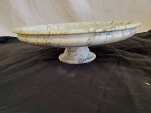 lot 7 image: Italian Stone Pedestal Dish
