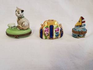 lot 12 image: 3 Limoges Trinket Boxes