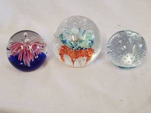 lot 18 image: 3 Art Glass Paperweights