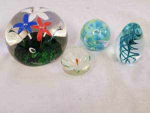 lot 19 image: 4 Art Glass Paperweights