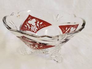 lot 21 image: Footed Glass Dish with Grapes Motif