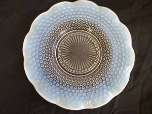 lot 22 image: Hobnail Ombre Milk Glass Plate