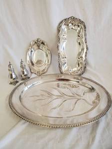 lot 27 image: Silverplate Trays & SaltPepper Shakers