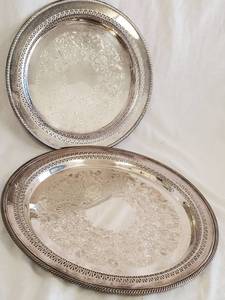 lot 28 image: Pair of Wm Rogers Round Silverplate Trays