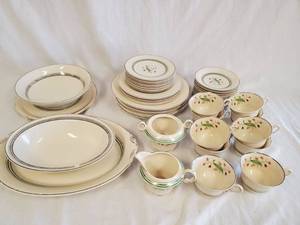 lot 30 image: Old Ivory Syracuse China, Vintage