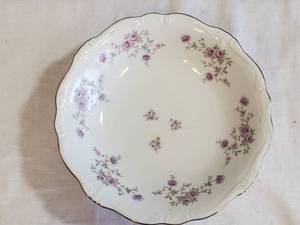 lot 52 image: Haviland Bavaria Bowl