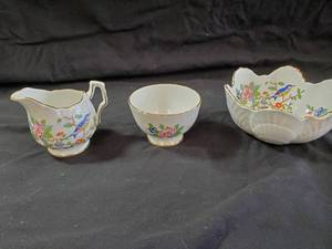 lot 55 image: Aynsley England Pembroke Dinnerware