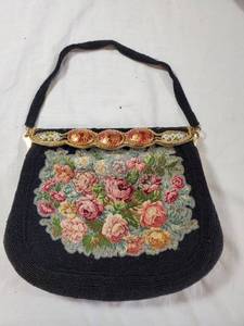 lot 59 image: Vintage Beaded & Embroidered Purse