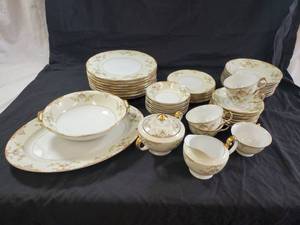 lot 62 image: Marie Pattern by Meito China