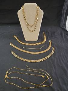 lot 65 image: Vintage Gold Tone Costume Jewelry