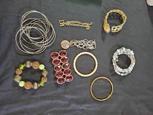 lot 67 image: Vintage Costume Bracelets