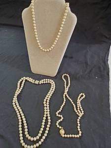 lot 69 image: Vintage Pearl Necklaces including Neiman Marcus