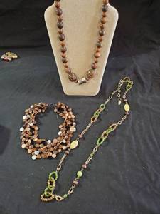 lot 73 image: 3 Vintage Necklaces