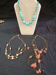 lot 74 image: 3 Vintage Costume Necklaces