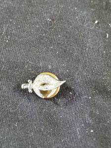lot 83 image: Small Vintage Pin
