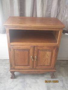 lot 6 image: SOLID WOOD 2 DOOR CABINET WITH FRONT CLAW&nbsp FOOT&nbsp 28 12 L X 17 X 35 12 H&nbsp