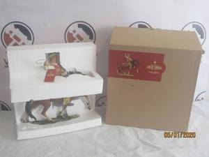 lot 10 image: NEW IN BOX PREMIUM QUALITY RED SHED TRADE MARK LASSO COWBOY STATUETTE&nbsp