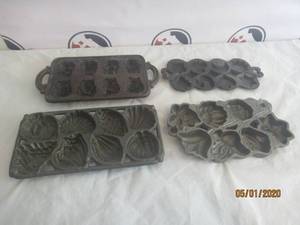 lot 16 image: TOTAL OF 4 JOHN WRIGHT CAST IRON COOKIE, CANDY ,PASTRY MOLDS&nbsp&nbsp- TEDDY BEARS - FLOWERS - SEASHELLS - ASSORTED&nbsp