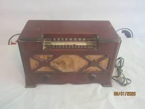 lot 29 image: FARNSWORTH ANTIQUE RADIO&nbsp