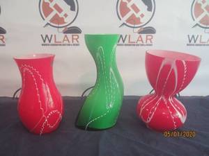 lot 53 image: TOTAL OF 3 VINTAGE LARGE ART DECO HAND BLOWN GLASS HOME TREND BX VASES WITH WHITE DRIZZLE DESIGN&nbsp&nbspSEE PICS FOR MEASUREMENTS&nbspRED &amp GREEN&nbsp