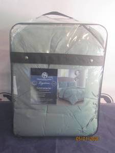 lot 75 image: NEW 3 PC KING SIZE HUNTINGTON HOME SIGNATURE COMFORTER SET&nbsp 54822