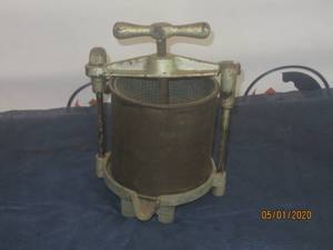 lot 89 image: VINTAGE PRESS (MAYBE FOR FRUIT) PLEASE PREVIEW