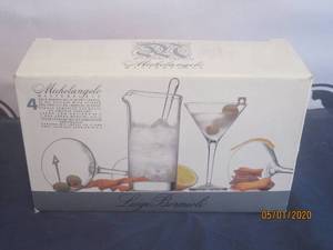 lot 91 image: MICHELANGELO 4 PC MASTERPIECE&nbsp MARTINI SET IN BLOWN CRYSTAL&nbsp&nbsp- 22 OZ PITCHER WITH STIRRER&nbsp&nbsp- TWO 7 OZ MARTINI GLASSES
