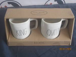 lot 94 image: RAE DUNN ARTISAN COLLECTION KING AND QUEEN MUG SET BY MAGENTA&nbsp
