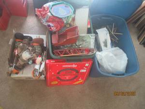 lot 128 image: TOTAL OF 2 TOTES MISC CHRISTMAS DECOR- SOME NEW ITEMS ,&nbsp-TOTES INCLUDED&nbsp