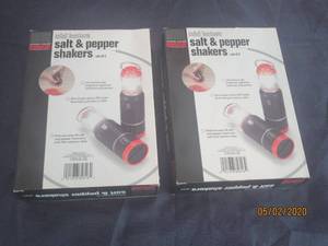 lot 138 image: TOTAL OF 2-STAR CASE BAR B QUE MINI LANTERNS SALT &amp PEPPER SHAKERS&nbsp&nbspSET OF 2 PER BOX&nbsp