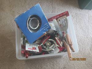 lot 139 image: MISC&nbsp KITCHEN SUPPLY LOT&nbsp- TOTE INCLUDED&nbsp