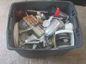 lot 140 image: MISC KITCHEN SUPPLY LOT&nbsp- TOTE INCLUDED&nbsp