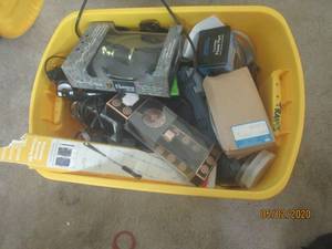 lot 142 image: MISC HOUSEHOLD GOODS LOT&nbsp- TOTE INCLUDED&nbsp