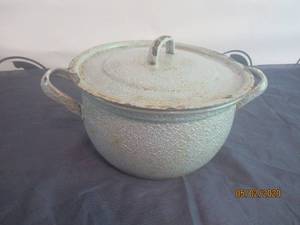 lot 143 image: VINTAGE SPECKLED GRANITEWARE&nbsp LIDDED COOKING POT&nbsp