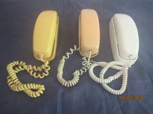 lot 144 image: TOTAL OF 3 VINTAGE PHONES&nbsp&nbsp- TRIM LINE AT&ampT 210