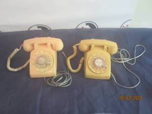 lot 147 image: TOTAL OF 2 VINTAGE STROMBERG-CARLSON&nbsp ELECTRIC PHONES&nbsp