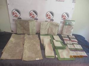 lot 153 image: TOTAL OF 3 SET OF TABLE CLOTHS&nbsp WITH CLOTH PLACEMATS  NAPKIN SETS&nbsp