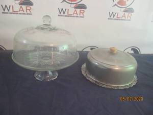 lot 166 image: TOTAL OF 2 VINTAGE GLASS COVERED CAKE PLATES&nbsp&nbsp- GLASS CAKE STAND WITH GLASS DOME&nbsp- VINTAGE GLASS CAKE PLATE WITH CHROME CAKE DOME&nbsp